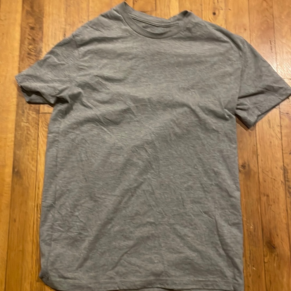 True Classic T-Shirt men’s size medium gray